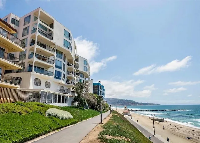 One Bedroom Oceanfront Residence With Panoramic Views