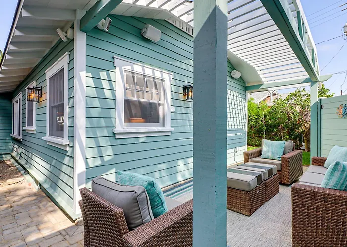Stroll To Redondo Beach: Modern, Coastal Gem