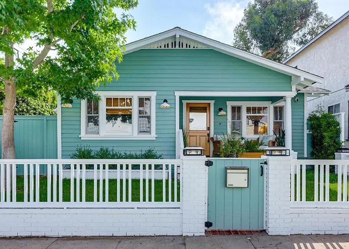Stroll To Redondo Beach: Modern, Coastal Gem